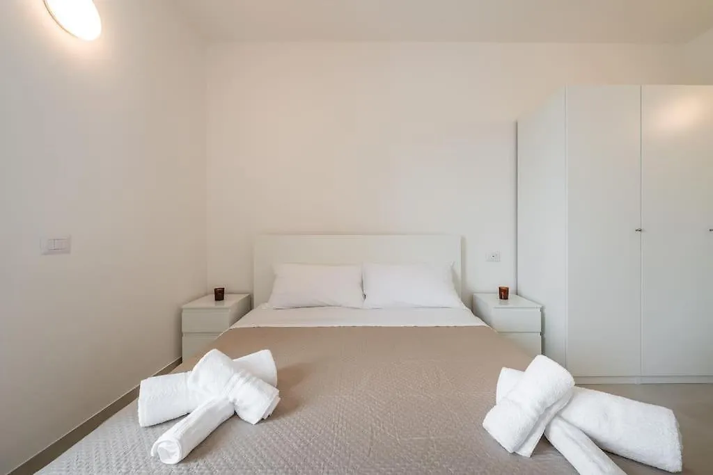 Holiday Camelia Pirri 0*,  İtalya
